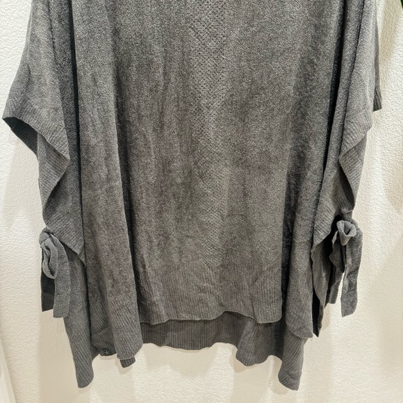 Barefoot dreams poncho style sweater size S/M olive - Picture 7 of 8